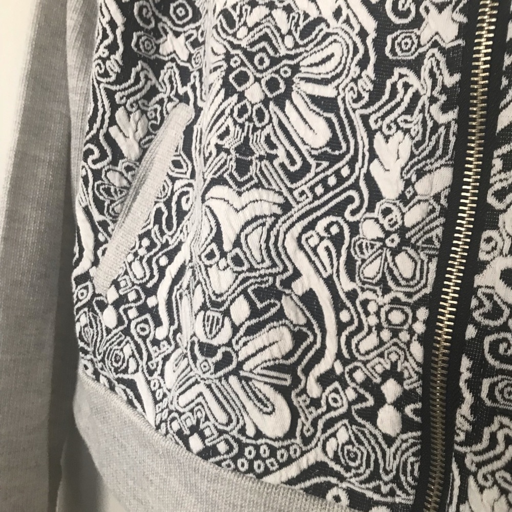 Patterned zip up jacket! - Picture 3 of 4